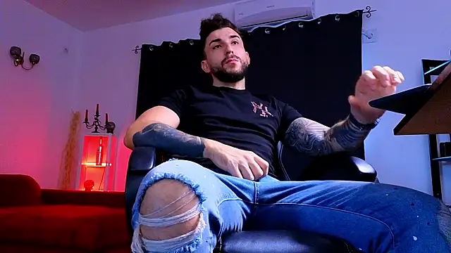 Snapshot of MightyAaron66 chatting on 10/09/25, 05:16 MightyAaron66 online show from 10/09/25, 05:16