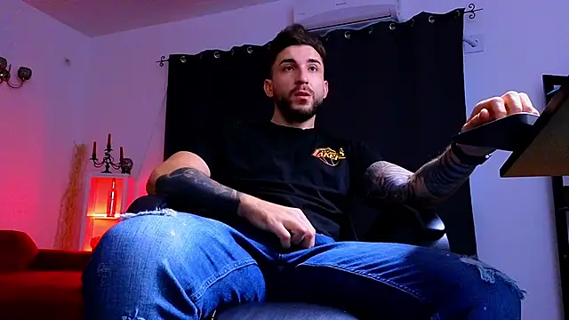 Snapshot of MightyAaron66 chatting on 10/18/25, 04:59 MightyAaron66 online show from 10/18/25, 04:59