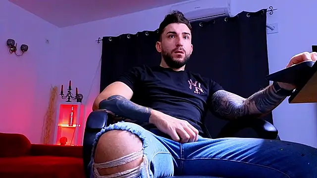 Snapshot of MightyAaron66 chatting on 10/19/25, 04:24 MightyAaron66 online show from 10/19/25, 04:24