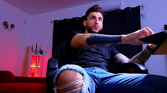 Snapshot of MightyAaron66 chatting on 10/22/25, 04:13 MightyAaron66 online show from 10/22/25, 04:13