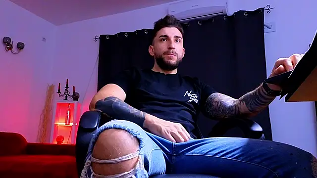 Snapshot of MightyAaron66 chatting on 10/27/25, 04:38 MightyAaron66 online show from 10/27/25, 04:38