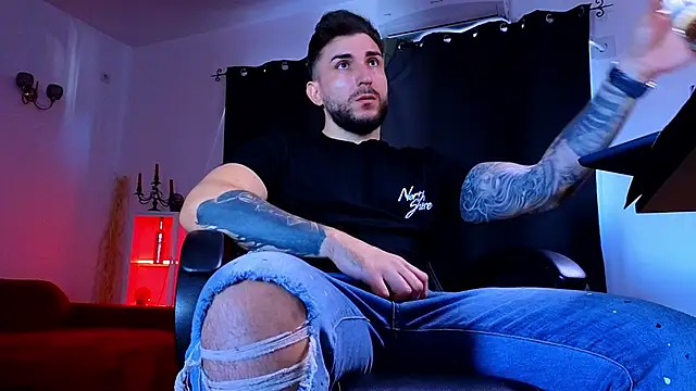 Snapshot of MightyAaron66 chatting on 10/28/25, 09:57 MightyAaron66 online show from 10/28/25, 09:57