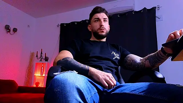 Snapshot of MightyAaron66 chatting on 10/30/25, 02:46 MightyAaron66 online show from 10/30/25, 02:46