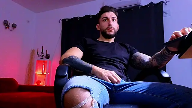 Snapshot of MightyAaron66 chatting on 10/31/25, 03:29 MightyAaron66 online show from 10/31/25, 03:29