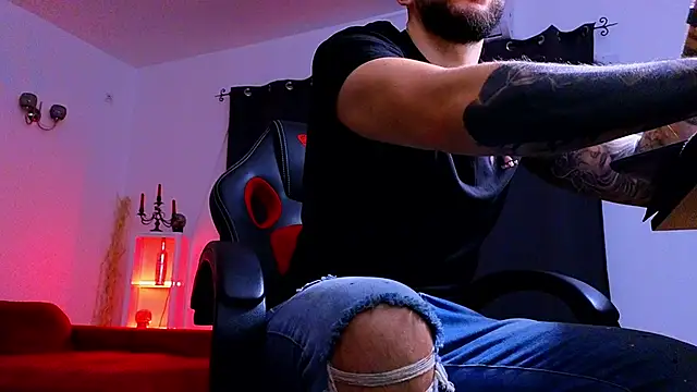 Snapshot of MightyAaron66 chatting on 11/05/25, 03:28 MightyAaron66 online show from 11/05/25, 03:28