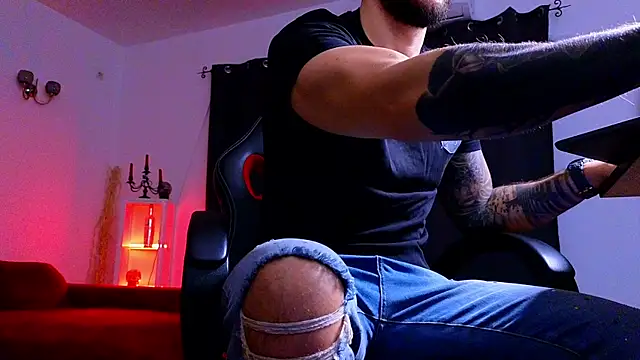 Snapshot of MightyAaron66 chatting on 11/07/25, 03:39 MightyAaron66 online show from 11/07/25, 03:39