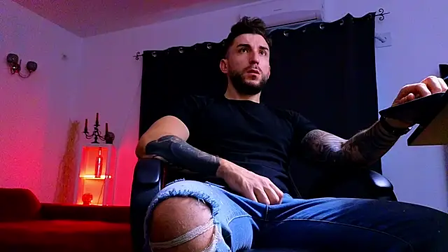 Snapshot of MightyAaron66 chatting on 11/09/25, 05:39 MightyAaron66 online show from 11/09/25, 05:39