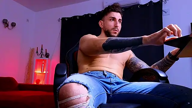 Snapshot of MightyAaron66 chatting on 11/11/25, 03:34 MightyAaron66 online show from 11/11/25, 03:34