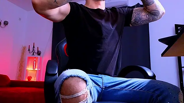 Snapshot of MightyAaron66 chatting on 11/18/25, 03:01 MightyAaron66 online show from 11/18/25, 03:01