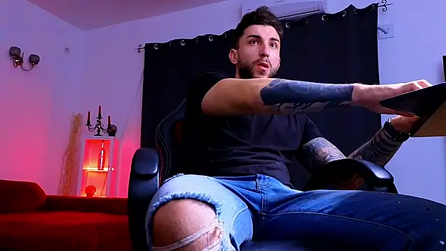 Snapshot of MightyAaron66 chatting on 11/19/25, 04:01 MightyAaron66 online show from 11/19/25, 04:01