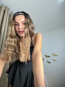 cuteluci  online show from 11/12/25, 11:10