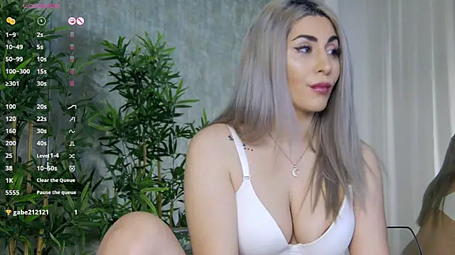 Snapshot of CelineMeyerr chatting on 01/29/25, 06:43 CelineMeyerr online show from 01/29/25, 06:43