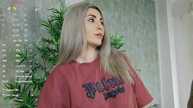 Snapshot of CelineMeyerr chatting on 02/19/25, 09:39 CelineMeyerr online show from 02/19/25, 09:39