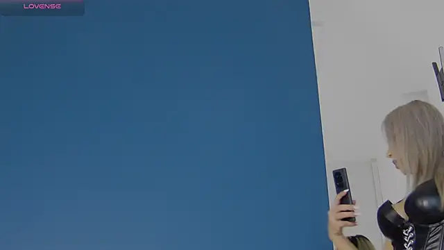 Snapshot of CelineMeyerr chatting on 09/23/25, 04:26 CelineMeyerr online show from 09/23/25, 04:26