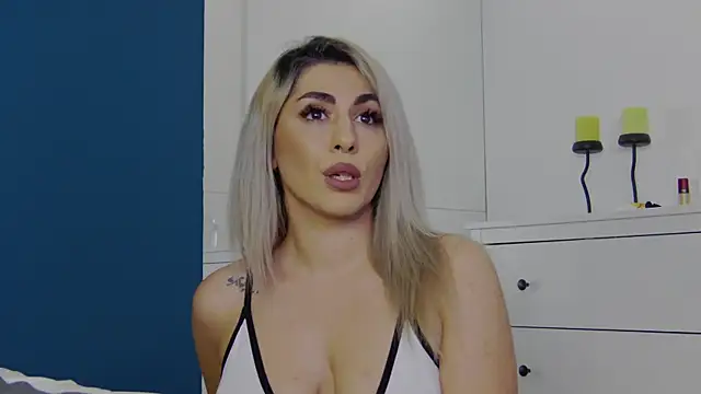 Snapshot of CelineMeyerr chatting on 10/14/25, 05:30 CelineMeyerr online show from 10/14/25, 05:30