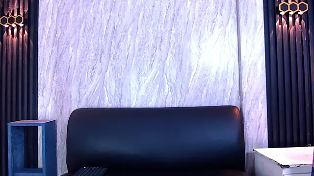 Molly Spears online show from 12/04/25, 07:44