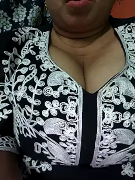 Snapshot of Rinki_Guptaa chatting on 01/14/25, 11:10 Rinki Guptaa online show from 01/14/25, 11:10