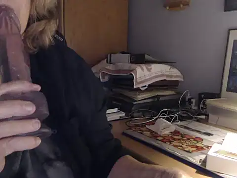 Snapshot of _sunshine__ chatting on 12/10/24, 04:17 sunshine online show from 12/10/24, 04:17