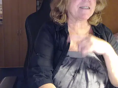 Snapshot of _sunshine__ chatting on 12/16/24, 04:49 sunshine online show from 12/16/24, 04:49