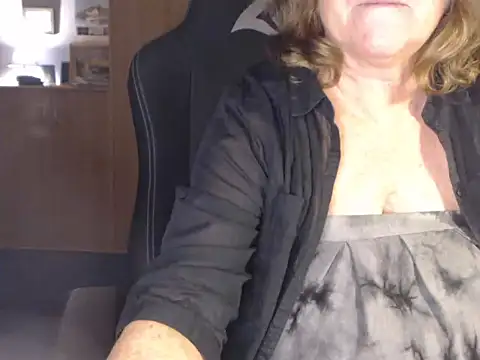 Snapshot of _sunshine__ chatting on 12/22/24, 07:42 sunshine online show from 12/22/24, 07:42