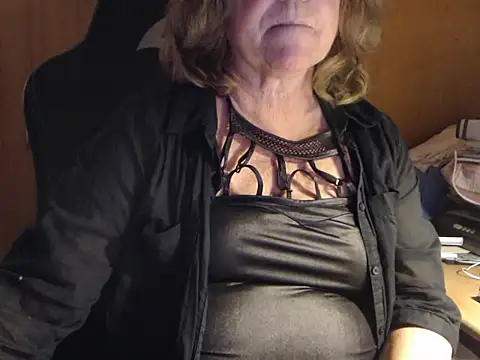 Snapshot of _sunshine__ chatting on 12/23/24, 05:11 sunshine online show from 12/23/24, 05:11