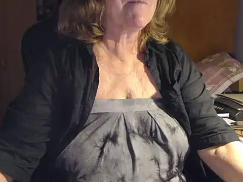 Snapshot of _sunshine__ chatting on 01/12/25, 07:21 sunshine online show from 01/12/25, 07:21