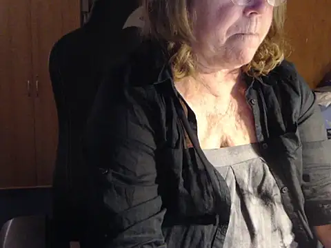 Snapshot of _sunshine__ chatting on 02/04/25, 05:01 sunshine online show from 02/04/25, 05:01