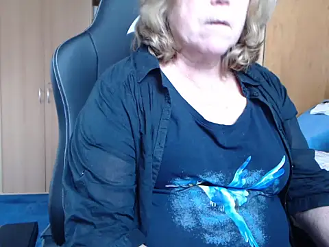 Snapshot of _sunshine__ chatting on 03/11/25, 04:29 sunshine online show from 03/11/25, 04:29