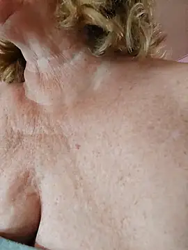 Snapshot of _sunshine__ chatting on 09/20/25, 01:45 sunshine online show from 09/20/25, 01:45