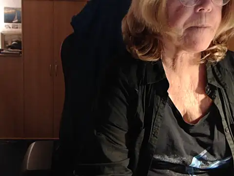 Snapshot of _sunshine__ chatting on 10/26/25, 07:42 sunshine online show from 10/26/25, 07:42