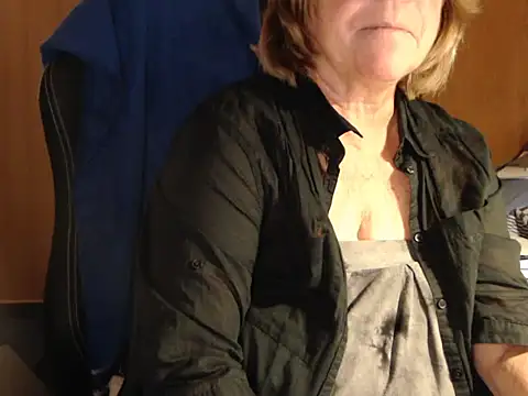 Snapshot of _sunshine__ chatting on 10/31/25, 05:47 sunshine online show from 10/31/25, 05:47