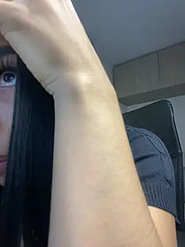 Snapshot of maddy_bronw_ chatting on 12/26/24, 11:46 maddy bronw online show from 12/26/24, 11:46