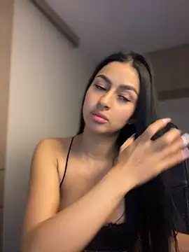 Snapshot of maddy_bronw_ chatting on 12/28/24, 01:18 maddy bronw online show from 12/28/24, 01:18