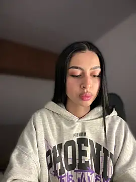 Snapshot of maddy_bronw_ chatting on 02/18/25, 12:04 maddy bronw online show from 02/18/25, 12:04