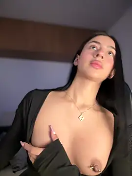 Snapshot of maddy_bronw_ chatting on 03/19/25, 12:48 maddy bronw online show from 03/19/25, 12:48