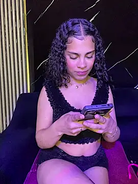 Snapshot of NINA_18_YEARS chatting on 03/21/25, 11:45 NINA 18 YEARS online show from 03/21/25, 11:45