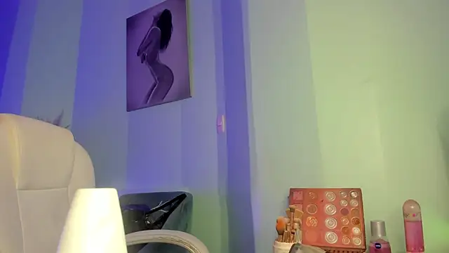 Snapshot of TinaJonnes_ chatting on 10/11/25, 05:28 TinaJonnes online show from 10/11/25, 05:28