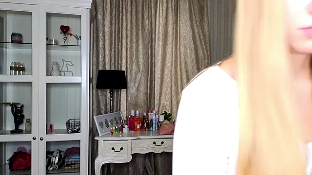 Snapshot of AnneFoxy chatting on 10/05/25, 07:28 AnneFoxy online show from 10/05/25, 07:28