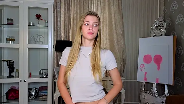 Snapshot of AnneFoxy chatting on 10/17/25, 07:22 AnneFoxy online show from 10/17/25, 07:22