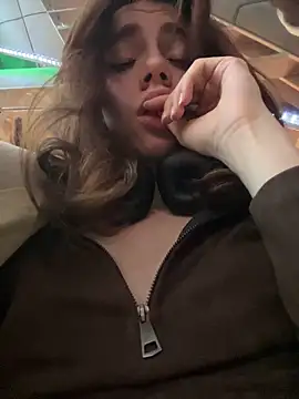 Lily  Belle online show from 12/20/24, 04:25