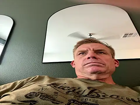 Snapshot of Firedad72FD chatting on 10/07/25, 05:32 Firedad72FD online show from 10/07/25, 05:32