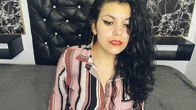Snapshot of scarlett_w0lf chatting on 02/05/25, 03:20 scarlett w0lf online show from 02/05/25, 03:20
