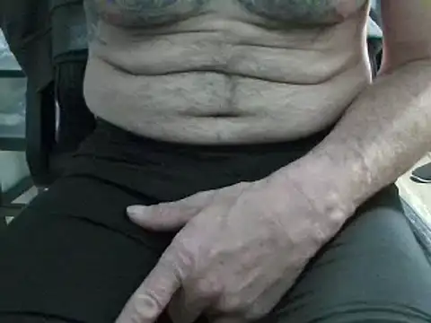 Snapshot of overaveragefreak4you chatting on 12/15/24, 10:07 overaveragefreak4you online show from 12/15/24, 10:07