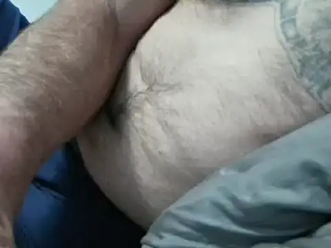 Snapshot of overaveragefreak4you chatting on 12/20/24, 12:38 overaveragefreak4you online show from 12/20/24, 12:38