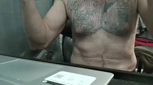 Snapshot of overaveragefreak4you chatting on 01/05/25, 07:07 overaveragefreak4you online show from 01/05/25, 07:07