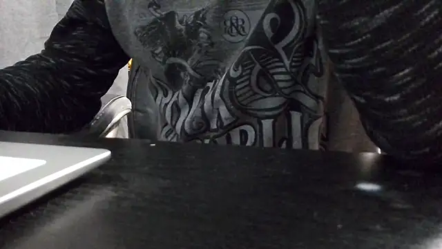 Snapshot of overaveragefreak4you chatting on 02/01/25, 04:14 overaveragefreak4you online show from 02/01/25, 04:14