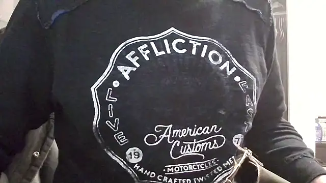 Snapshot of overaveragefreak4you chatting on 02/15/25, 08:00 overaveragefreak4you online show from 02/15/25, 08:00