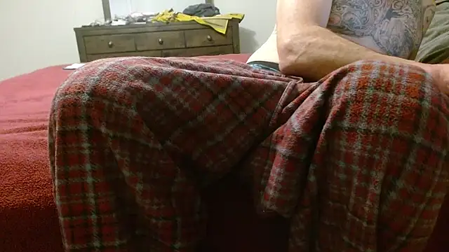 Snapshot of overaveragefreak4you chatting on 02/20/25, 05:01 overaveragefreak4you online show from 02/20/25, 05:01