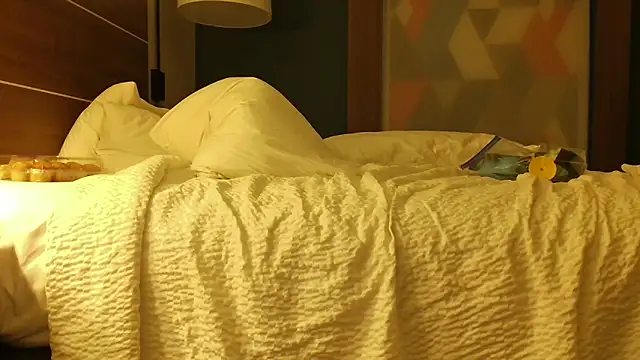 Snapshot of overaveragefreak4you chatting on 09/22/25, 09:22 overaveragefreak4you online show from 09/22/25, 09:22