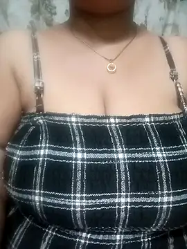 Snapshot of sajida34 chatting on 10/14/25, 11:49 sajida34 online show from 10/14/25, 11:49